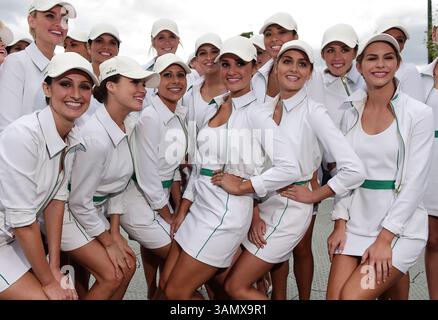 16 mars 2014 - Melbourne, Victoria, Australie - les filles de Rolex Grid posent pour une photo le quatrième jour du Grand Prix australien de formule 1 2014, Melbourne, Australie. (Crédit image : © Theo Karanikos/ZUMAPRESS.com) Banque D'Images
