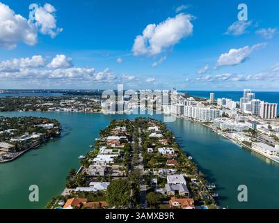 Vue aérienne de la magnifique Gorce avec Intracoastal, Miami Beach, Floride, États-Unis. Banque D'Images