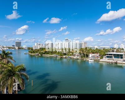 Vue aérienne de la Gorce avec Intracoastal, Miami Beach, Floride, États-Unis. Banque D'Images