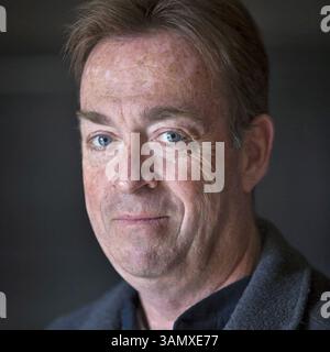 EARNIE GRAFTON a été photographe pour l'Union-Tribune à San Diego, Californie, de 1999 à 2014. Marine américaine à la retraite, Grafton couvre l'invasion de 2001 en Afghanistan et l'invasion de l'Irak en 2003. Également couvert les feux de forêt historiques de San Diego en 2005 et l'ouragan Katrina. Un cours militaire de photojournalisme à la S.I. Newhouse School of Communications, diplômé de l'Université de Syracuse. Lauréat du prix du photographe militaire de l'année 1994 de la NPPA (National Press Photographers Association). Actuellement membre du corps professoral de l'atelier des photographes militaires du DoD Worldwide et d'une photo de contrat ZUMA Banque D'Images