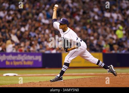 April 19, 2014 - établi Petersburg, FL, USA - Tampa Bay Rays lanceur de départ Chris Archer lance dans la cinquième manche contre les Yankees de New York au Tropicana Field à mis en place Petersburg, Fla., le samedi 19 avril 2014. (Crédit image : © Will Vragovic/MCT/ZUMAPRESS.com) Banque D'Images