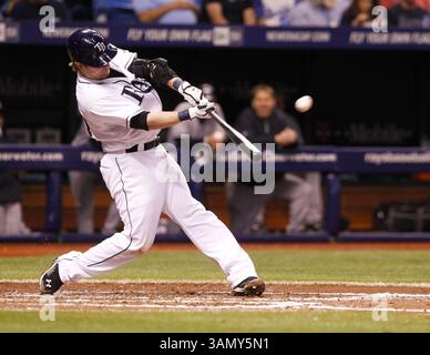April 19, 2014 - Petersburg, FL, USA - Ryan Hanigan des Rays de Tampa Bay se connecte pour un home run de deux points en quatrième manche contre les Yankees de New York au Tropicana Field à Petersburg, Floride, le samedi 19 avril 2014. (Crédit image : © Will Vragovic/MCT/ZUMAPRESS.com) Banque D'Images