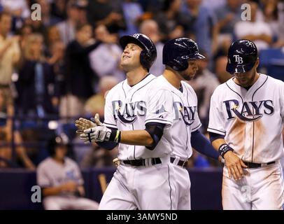 April 19, 2014 - Petersburg, FL, USA - The Tampa Bay Rays' Evan Longoria, Left, célèbre un home run de deux coups en troisième manche contre les New York Yankees au Tropicana Field à Petersburg, Floride, le samedi 19 avril 2014. (Crédit image : © Will Vragovic/MCT/ZUMAPRESS.com) Banque D'Images