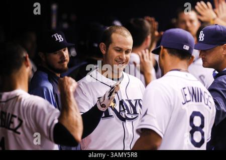 April 19, 2014 - Petersburg, FL, USA - The Tampa Bay Rays' Evan Longoria, Middle, célèbre un home run à deux coups en troisième manche contre les New York Yankees au Tropicana Field à Petersburg, Fla., le samedi 19 avril 2014. (Crédit image : © Will Vragovic/MCT/ZUMAPRESS.com) Banque D'Images