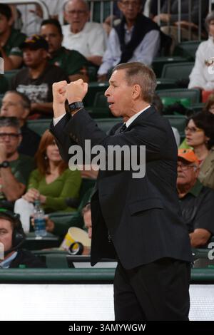 8 mars 2014 : L'entraîneur-chef Jeff Bzdelik de Wake Forest en action lors du match de basket-ball de la NCAA entre les Hurricanes de Miami et les Demon Deacons de Wake Forest au Bank United Center à Coral Gables, en Floride. Les Hurricanes ont vaincu les diacres démons 69-56.(image crédit : © JC Ridley/Cal Sport Media/ZUMAPRESS.com) Banque D'Images