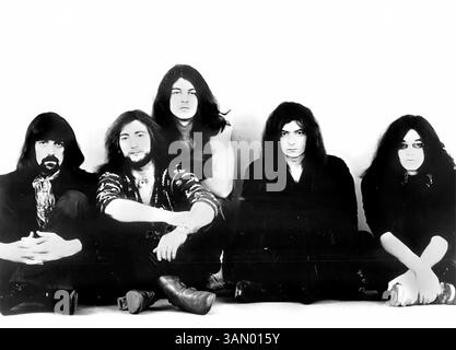 Violet foncé. Portrait du groupe de rock britannique Deep Purple. De gauche à droite : Jon Lord, Roger Glover, Ian Gillan, Ritchie Blackmore et Ian Paice. Photo publicitaire, 1968 Banque D'Images