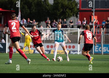 Leverkusen, Allemagne. 14 avril 2025. Leverkusen, Allemagne, 14 avril 2025 : Laura Vogt (8 FC Köln)en action lors du Google Pixel Frauen-Bundesliga entre Bayer Leverkusen et FC Köln au stade Ulrich-Haberland-Stadion de Leverkusen, Allemagne. (Qianru Zhang/SPP) crédit : SPP Sport Press photo. /Alamy Live News Banque D'Images
