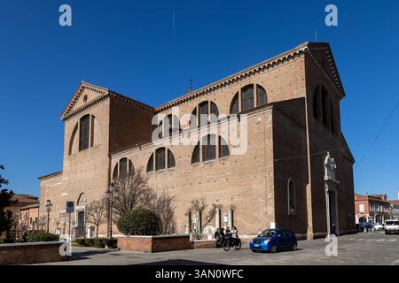 Chioggia, Italie - 3 mars 2025 : vue extérieure de la cathédrale Santa Maria Assunta Banque D'Images