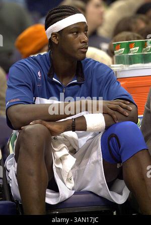 12 novembre 2002 - États-Unis - KRT STAND ALONE PHOTO DE SPORT SLUGGED : WIZARDS KRT PHOTO PAR HARRY WALKER/KRT (13 novembre) Kwame Brown regarde depuis le banc dans un match contre Seattle mardi 12 novembre 2002. (KRT) NC KD BL 2002 (Vert) (gsb) (crédit image : © PHOTOGNOSOURCE/mct/ZUMAPRESS.com) Banque D'Images
