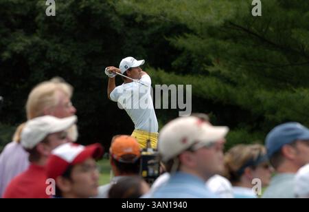 11 juin 2005 - États-Unis - KRT SPORT STORY SLUGGED : GLF-BOOZALLEN KRT PHOTO PAR GEORGE BRIDGES/KRT (11 juin) POTOMAC, MD -- Adam Scott a tiré son tee sur le deuxième trou de la troisième ronde du Booz-Allen Classic le samedi 11 juin 2005. (gsb) 2005 (crédit image : © George Bridges/mct/ZUMAPRESS.com) Banque D'Images