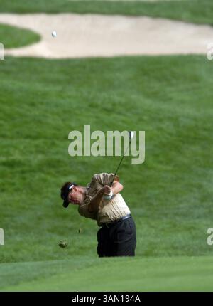 11 juin 2005 - États-Unis - KRT SPORT STORY SLUGGED : GLF-BOOZALLEN KRT PHOTO PAR GEORGE BRIDGES/KRT (11 juin) POTOMAC, MD -- Lee Westwood frappe son tir d'approche au 14e trou dans la troisième ronde du Booz-Allen Classic le samedi 11 juin 2005. (gsb) 2005 (crédit image : © George Bridges/mct/ZUMAPRESS.com) Banque D'Images