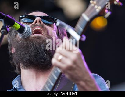 11 mai 2014 - Atlanta, Géorgie, États-Unis - le groupe 'Iron and Wine' se produit devant une foule nombreuse au Shaky Knees Festival. (Crédit image : © Branden Camp/ZUMA Wire/ZUMAPRESS.com) Banque D'Images