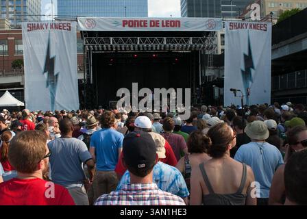 11 mai 2014 - Atlanta, Géorgie, États-Unis - « The Hold Steady » se produit devant une foule nombreuse au Shaky Knees Festival. (Crédit image : © Branden Camp/ZUMA Wire/ZUMAPRESS.com) Banque D'Images
