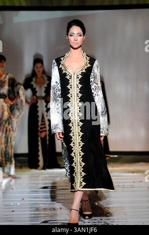 17 mai 2014 - Tunis, Tunis, Tunisie - le styliste marocain de défilé Issam Balalioui à la 6 ème édition de la nuit de la mode arabe 2014 au Grand Hôtel dans le quartier résidentiel Menzah 7 au nord de Tunis. (Crédit image : © Chokri Mahjoub/ZUMAPRESS.com) Banque D'Images