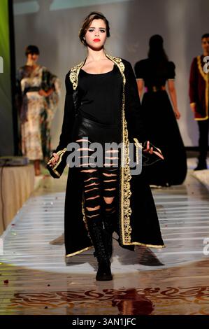 17 mai 2014 - Tunis, Tunis, Tunisie - le styliste marocain de défilé Issam Balalioui à la 6 ème édition de la nuit de la mode arabe 2014 au Grand Hôtel dans le quartier résidentiel Menzah 7 au nord de Tunis. (Crédit image : © Chokri Mahjoub/ZUMAPRESS.com) Banque D'Images