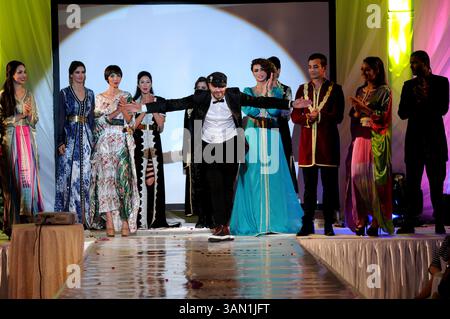 17 mai 2014 - Tunis, Tunis, Tunisie - le styliste marocain de défilé Issam Balalioui à la 6 ème édition de la nuit de la mode arabe 2014 au Grand Hôtel dans le quartier résidentiel Menzah 7 au nord de Tunis. (Crédit image : © Chokri Mahjoub/ZUMAPRESS.com) Banque D'Images