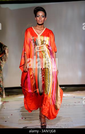 17 mai 2014 - Tunis, Tunis, Tunisie - le styliste marocain de défilé Issam Balalioui à la 6 ème édition de la nuit de la mode arabe 2014 au Grand Hôtel dans le quartier résidentiel Menzah 7 au nord de Tunis. (Crédit image : © Chokri Mahjoub/ZUMAPRESS.com) Banque D'Images