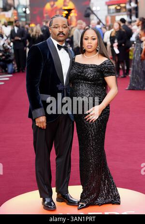 Ryan Coogler (à gauche) et Zinzi Evans arrivent pour la première européenne de Sinners au Cineworld Leicester Square à Londres. Date de la photo : lundi 14 avril 2025. Banque D'Images