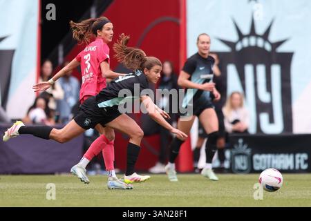 La défenseure du Gotham FC Nealy Martin #14 lors du match de la National Women's Soccer League contre le courage de Caroline du Nord au Sports Illustrated Stadium de Harrison, New Jersey, dimanche 13 avril 2025. (Photo : Gordon Donovan) Banque D'Images