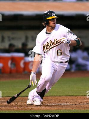 6 avril 2010 : Kevin Kouzmanoff, troisième joueur de base d'Oakland Athletics, est en action lors du match de Ligue américaine entre les A's d'Oakland et les Mariners de Seattle. Oakland bat Seattle 2-1 en 10 manches. Oakland, Californie. (Crédit image : © David Godinez/Cal Sport Media/ZUMApress.com) Banque D'Images