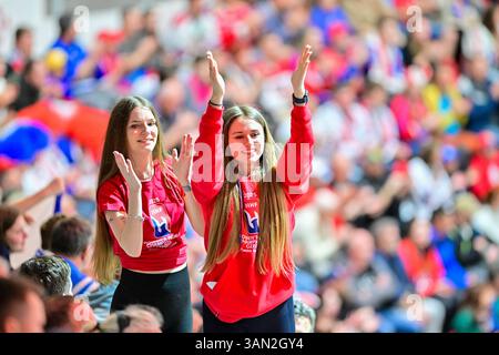Budweis, République tchèque. 14 avril 2025. Les amateurs de hockey sur glace en action lors du Championnat mondial féminin de l’IIHF, Groupe A, affrontent la Tchéquie contre le Canada, à Ceske Budejovice, en République tchèque, le 14 avril 2025. Crédit : Vaclav Pancer/CTK photo/Alamy Live News Banque D'Images