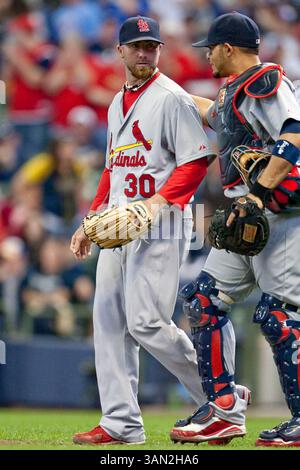 10 avril 2010- Milwaukee, WI. Miller Park..St Louis Cardinals lanceur Jason Motte #30 est arrivé à la fin du match dans le bas de la 9e manche, Motte a frappé un batteur dans sa manche rangée. . Milwaukee Brewers a perdu contre les Cardinals de St Louis 1-7..Mike McGinnis / CSM(image de crédit : © Mike McGinnis/Cal Sport Media/ZUMApress.com) Banque D'Images