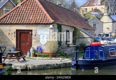 Le canal Kennet et Avon à Bradford sur Avon. Prise avril 2025 printemps Banque D'Images