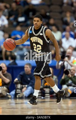 19 mars 2010 : Jason Dawson (22 ans), garde de Wofford lors de la première ronde de la division 1 de l'action régionale de la NCAA est entre les Badgers du Wisconsin no 4 (Big Ten) et les Terriers du Wofford no 13 (Conférence du Sud) à Jacksonville Veterans Memorial Arena à Jacksonville, en Floride. Le Wisconsin a battu Wofford 53-49.(image crédit : © Gray Quetti/Cal Sport Media/ZUMApress.com) Banque D'Images