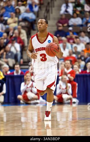 19 mars 2010 : le garde du Wisconsin Trevon Hughes (3) lors de la première ronde de la division 1 de l'action régionale de la NCAA est entre les Badgers du Wisconsin no 4 (Big Ten) et les Wofford Terriers no 13 (Conférence du Sud) à Jacksonville Veterans Memorial Arena à Jacksonville, en Floride. Le Wisconsin a battu Wofford 53-49.(image crédit : © Gray Quetti/Cal Sport Media/ZUMApress.com) Banque D'Images