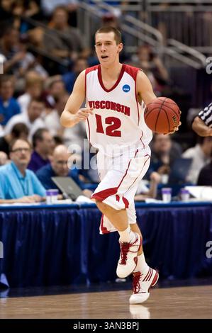 19 mars 2010 : Jason Bohannon (12 ans), garde du Wisconsin, lors de la première ronde de la division 1 de l'action régionale de la NCAA est entre les Badgers du Wisconsin 4 (Big Ten) et les Wofford Terriers du Wofford 13 (Conférence du Sud) à Jacksonville Veterans Memorial Arena à Jacksonville, en Floride. Le Wisconsin a battu Wofford 53-49.(image crédit : © Gray Quetti/Cal Sport Media/ZUMApress.com) Banque D'Images