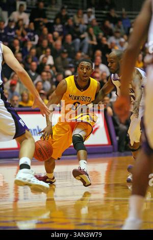 18 janvier 09 : le garde du Minnesota Al Nolen (0) en action lors d'un match de basket-ball Big Ten NCAA entre les Wildcats du Nord-Ouest et les Golden Gophers du Minnesota à la Welsh-Ryan Arena, Evanston, Illinois, remporté par les Wildcats 74-65.(crédit image : © Dennis Wierzbicki/Cal Sport Media)(crédit : © Dennis Wierzbicki/Cal Sport Media) Banque D'Images