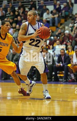 18 janvier 09 : le garde du nord-ouest Michael Thompson (22 ans) en action lors d'un match de basket-ball Big Ten NCAA entre les Wildcats du nord-ouest et les Golden Gophers du Minnesota à la Welsh-Ryan Arena, Evanston, Illinois, remporté par les Wildcats 74-65.(crédit image : © Dennis Wierzbicki/Cal Sport Media)(crédit : © Dennis Wierzbicki/Cal Sport Media) Banque D'Images