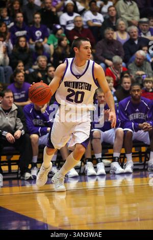 18 janvier 09 : le garde du nord-ouest Craig Moore (20 ans) en action lors d'un match de basket-ball Big Ten NCAA entre les Northwestern Wildcats et les Golden Gophers du Minnesota à la Welsh-Ryan Arena, Evanston, Illinois, remporté par les Wildcats 74-65.(crédit image : © Dennis Wierzbicki/Cal Sport Media)(crédit : © Dennis Wierzbicki/Cal Sport Media) Banque D'Images