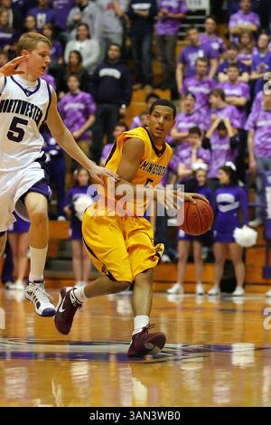 18 janvier 09 : le garde du Minnesota Devoe Joseph (5) en action lors d'un match de basket-ball Big Ten NCAA entre les Wildcats du Nord-Ouest et les Golden Gophers du Minnesota à la Welsh-Ryan Arena, Evanston, Illinois, remporté par les Wildcats 74-65.(crédit image : © Dennis Wierzbicki/Cal Sport Media)(crédit : © Dennis Wierzbicki/Cal Sport Media) Banque D'Images