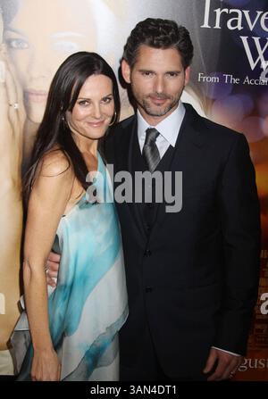 12 août 2009 - New York, New York, États-Unis - REBECCA GLEESON et l'acteur ERIC BANA assistent à la première New-yorkaise de 'The Time Traveler's Wife' au Ziegfeld Theater (crédit image : ZUMApress.com) Banque D'Images