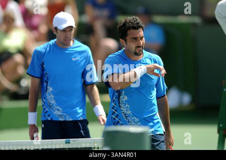 14 mars 2008 : Nenad Zimonjic (SRB) (à droite) et son partenaire Daniel Nestor du Canada en double lors de la cinquième journée du Pacific Life Open au Indian Wells Tennis Garden à Indian Wells, Californie John Green/CSM (crédit image : © John Green/Cal Sport Media) Banque D'Images