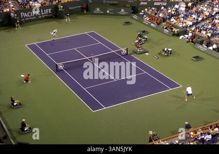 15 mars 2007 : vue d'en haut alors qu'Andy Roddick est en action contre Ivan Ljubicic de Croatie lors du Pacific Life Open au Indian Wells Tennis Garden à Indian Wells, Californie. (Crédit image : © John Green/Cal Sport Media) Banque D'Images