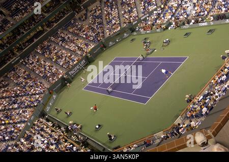 15 mars 2007 : vue d'en haut alors qu'Andy Roddick est en action contre Ivan Ljubicic de Croatie lors du Pacific Life Open au Indian Wells Tennis Garden à Indian Wells, Californie. (Crédit image : © John Green/Cal Sport Media) Banque D'Images