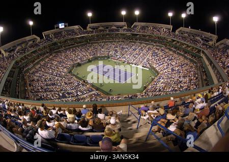 15 mars 2007 : vue d'en haut alors qu'Andy Roddick est en action contre Ivan Ljubicic de Croatie lors du Pacific Life Open au Indian Wells Tennis Garden à Indian Wells, Californie. (Crédit image : © John Green/Cal Sport Media) Banque D'Images