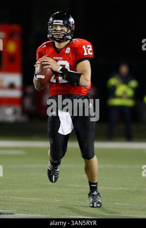 25 novembre 2008 NCAA Navy vs Northern Illinois, Huskie Stadium, DeKalb, il - Chandler Harnish du nord de l'Illinois en action pendant le match de football de la NCAA entre les Midshipmen de la Marine et les Huskies du nord de l'Illinois au Huskie Stadium de DeKalb, il. La Navy a battu les Huskies 16-0. (Photo de Michael DiNovo/CSM)(image crédit : © Michael DiNovo/Cal Sport Media) Banque D'Images