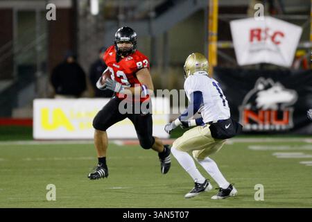 25 novembre 2008 NCAA Navy vs Northern Illinois, Huskie Stadium, DeKalb, il - Reed Cunningham du nord de l'Illinois en action pendant le match de football de la NCAA entre les Midshipmen de la Marine et les Huskies du nord de l'Illinois au Huskie Stadium à DeKalb, il. La Navy a battu les Huskies 16-0. (Photo de Michael DiNovo/CSM)(image crédit : © Michael DiNovo/Cal Sport Media) Banque D'Images