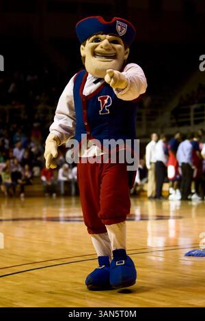 25 novembre 2008 : mascotte des Quakers de Pennsylvanie lors du match de basket-ball NCAA entre les Penn State Nittany Lions et les Penn Quakers au Palestra à Philadelphie, en Pennsylvanie. Penn State Beat Penn, 85-73.(image crédit : © Chris Szagola/Cal Sport Media) Banque D'Images
