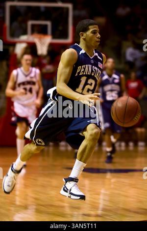 25 novembre 2008 : Talor, le garde des Nittany Lions de Penn State, combat #12 au volant avec le ballon lors du match de basket-ball NCAA entre les Nittany Lions de Penn State et les Quakers de Penn State au Palestra à Philadelphie, en Pennsylvanie. Penn State Beat Penn, 85-73.(image crédit : © Chris Szagola/Cal Sport Media) Banque D'Images