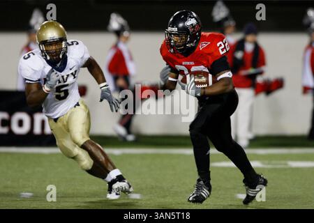 25 novembre 2008 NCAA Navy vs Northern Illinois, Huskie Stadium, DeKalb, il - Ricky Crider du nord de l'Illinois en action pendant le match de football de la NCAA entre les Midshipmen de la Marine et les Huskies du nord de l'Illinois au Huskie Stadium à DeKalb, il. La Navy a battu les Huskies 16-0. (Photo de Michael DiNovo/CSM)(image crédit : © Michael DiNovo/Cal Sport Media) Banque D'Images