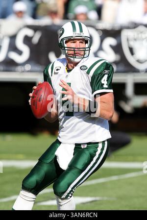 NFL : Raiders v. jets OCT 19, 2008..October 19, 2008 : QB #4 Brett Favre des jets de New York en action v. The Oakland Raiders au Oakland-Alameda County Coliseum à Oakland, Californie. Les Raiders ont battu les jets en OT 16-13...Greg Ashman/CSM (image crédit : © Cal Sport Media/ZUMA Press) Banque D'Images