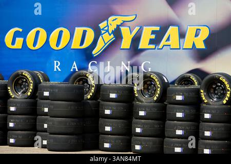 Pneus Goodyear à la Citizens Bank 400 NASCAR Nextel Cup au Michigan International Speedway à Brooklyn, mi. (Crédit image : © PHOTOGRAPHER/Cal Sport Media) Banque D'Images