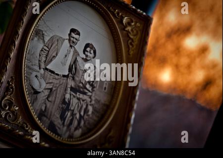 04 janvier 2010 - Carmichael, Californie, USA - Une photo de JD et Opal Conger le jour de leur mariage - 7 décembre 1929..les Congers ont récemment célébré leur 80e anniversaire de mariage le 7 décembre, à leur domicile de Carmichael Oaks Assisted Living. . Photo reproduite avec l'aimable autorisation de la famille Conger..4 janvier 2010 (crédit image : © Sacramento Bee/ZUMApress.com) Banque D'Images