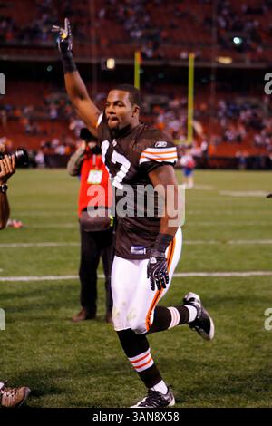 13 octobre 2008 : Braylon Edwards (17 ans), receveur large des Browns de Cleveland, célèbre la victoire des Browns 35-14 contre les Giants de New York au stade des Browns de Cleveland. Photo Â© Jody Gomez / Cal Sport Media (crédit image : © Cal Sport Media/ZUMA Press) Banque D'Images