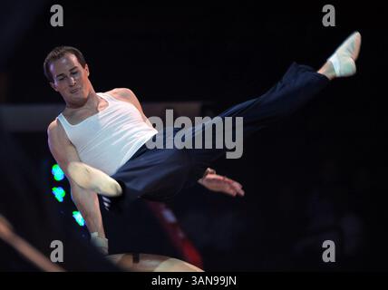 La gymnaste olympique Morgan Hamm lors de la performance 2008 Tour of Gymnastics Superstars en direct au American Airlines Center à Dallas, Texas, le samedi 11 octobre 2008. (Albert PeÃ±a / CSM) (image crédit : © Cal Sport Media/ZUMA Press) Banque D'Images