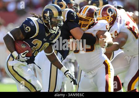 12 oct. 2008 - Landover, Maryland, USA - Steven Jackson (39) des nouveaux Louis Rams se précipite dans le troisième quart-temps contre les Redskins de Washington à FedEx Field. (Crédit image : © Peter Lockley/The Washington Times/ZUMA Press) RESTRICTIONS : * USA Tabloids Rights OUT * Banque D'Images